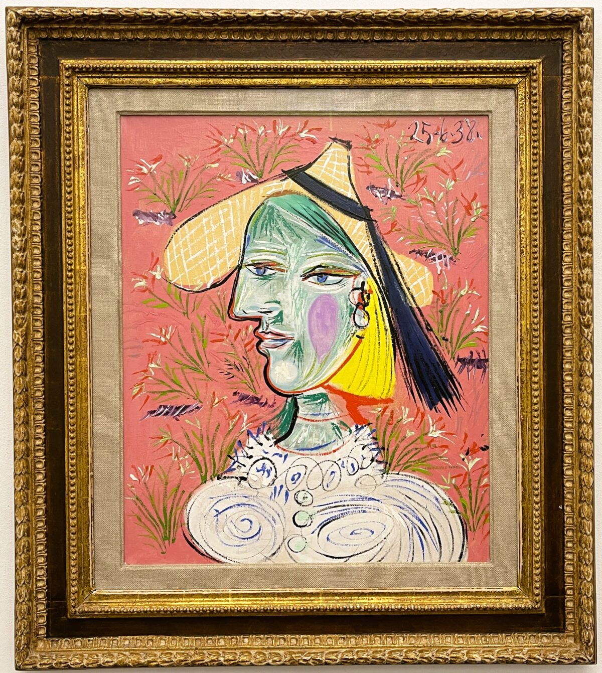 [Picasso] Woman with Straw Hat On A Floral Background(1938)